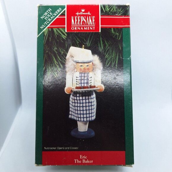Vintage Hallmark Ornament  1992 North Pole Nutcracker‎ ERIC THE BAKER - Picture 1 of 11